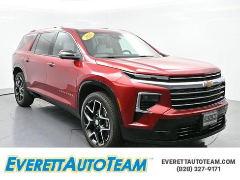Used 2025 Chevrolet Traverse High Country AWD/4WD image 1