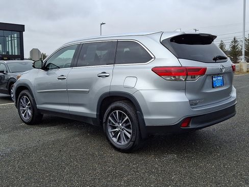 Used 2019 Toyota Highlander XLE AWD/4WD image 4