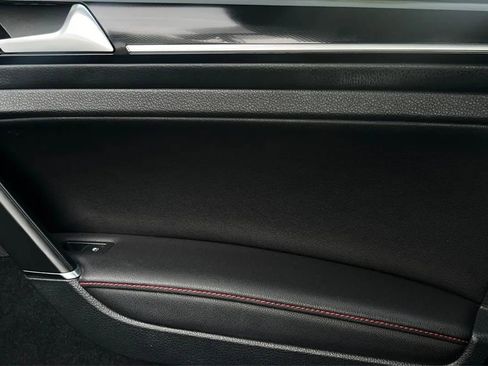 Used 2017 Volkswagen GTI SE image 44