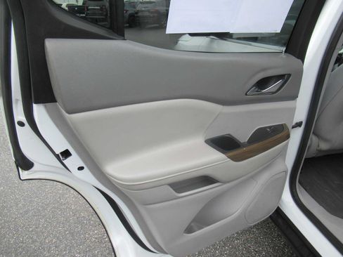Used 2018 GMC Acadia SLE FWD image 16
