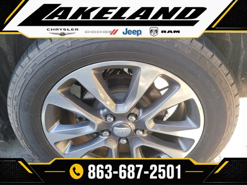 Used 2017 Jeep Grand Cherokee Overland RWD image 7
