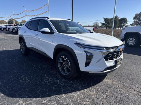 New 2026 Chevrolet Trax LT w/ Driver Confidence Package image 7