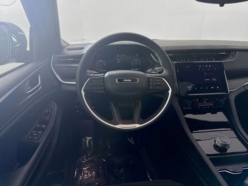 Used 2024 Jeep Grand Cherokee Altitude image 22