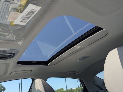 New 2025 Hyundai Elantra Limited FWD image 18