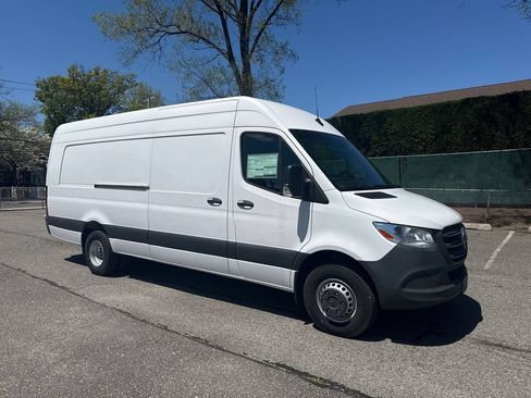 Used 2024 Mercedes-Benz Sprinter 3500 image 10