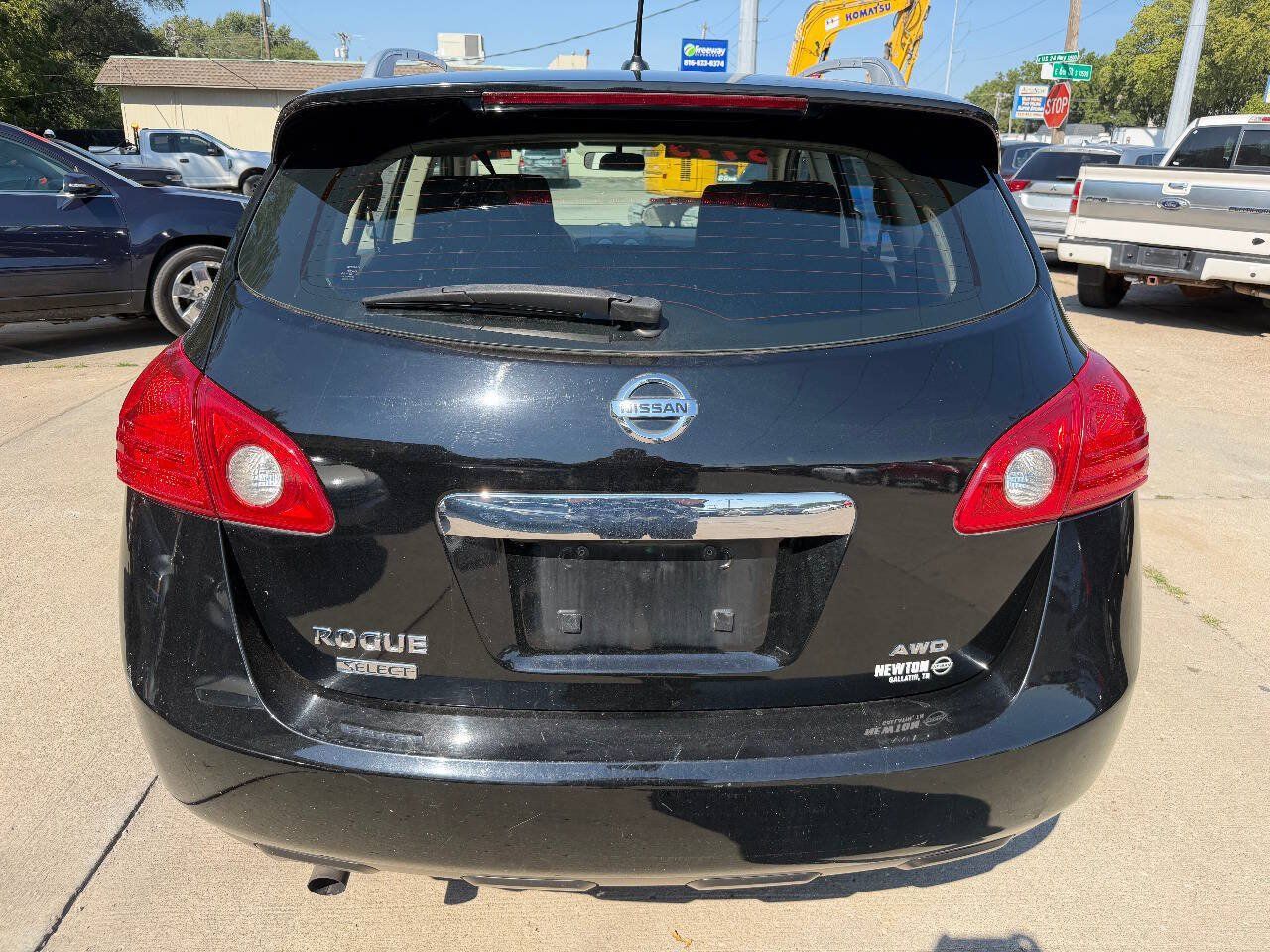 Used 2014 Nissan Rogue S w/ Convenience Package AWD/4WD image 6