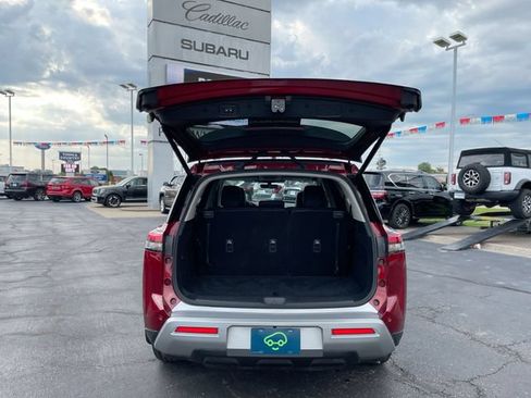 Used 2025 Nissan Pathfinder SL FWD image 18