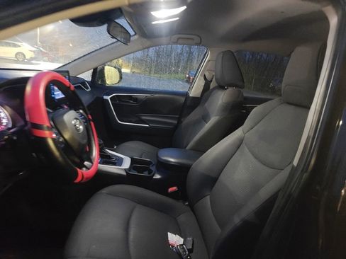 Used 2021 Toyota RAV4 LE image 6