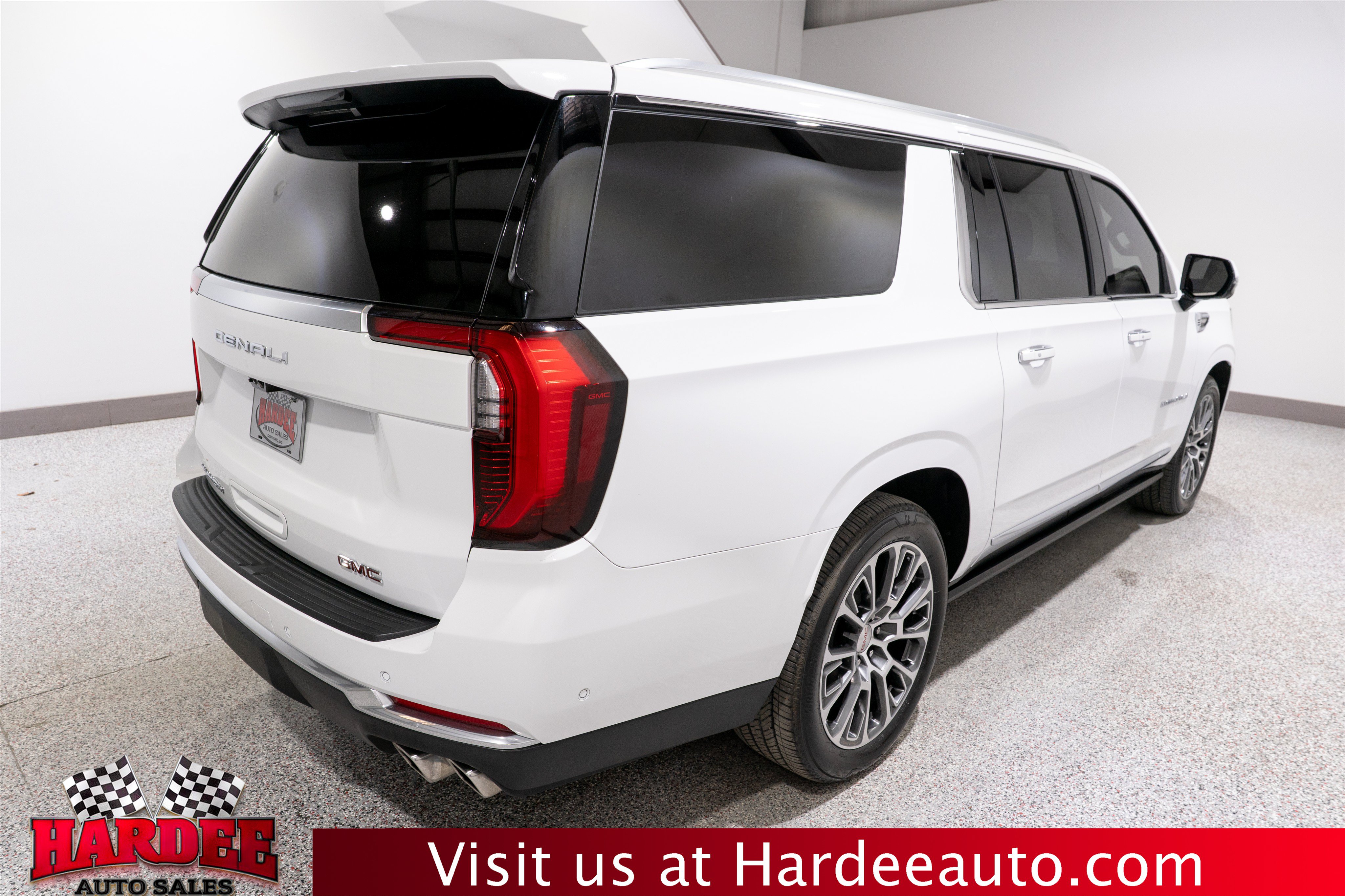Used 2025 GMC Yukon XL Denali w/ Denali Reserve Package AWD/4WD image 5