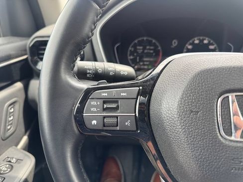 Certified 2025 Honda Pilot Touring image 18