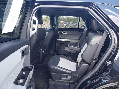 Used 2023 Ford Explorer XLT w/ Equipment Group 202A AWD/4WD image 7