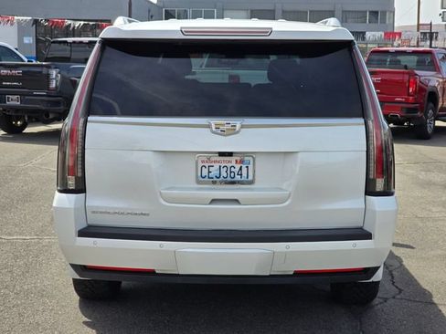 Used 2017 Cadillac Escalade ESV Premium Luxury AWD/4WD image 4