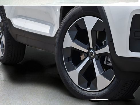 Certified 2025 Volvo XC40 B5 Core w/ Protection Package Premier image 39