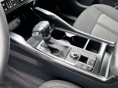 Used 2025 Kia Sorento LX image 18