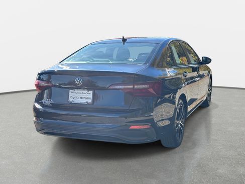 Used 2023 Volkswagen Jetta Sport image 5