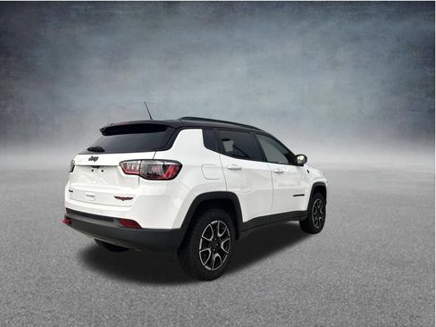 Used 2025 Jeep Compass Trailhawk AWD/4WD image 7
