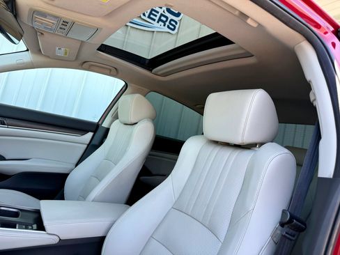 Used 2018 Honda Accord Touring image 31