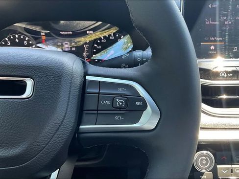 New 2024 Jeep Compass Latitude image 18