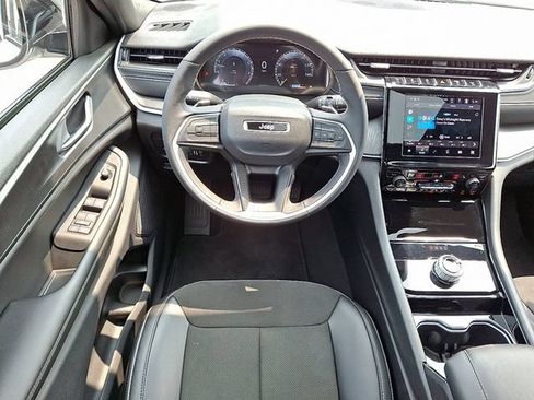 Used 2023 Jeep Grand Cherokee Altitude AWD/4WD image 11