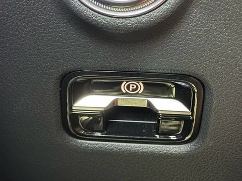 Used 2024 Mercedes-Benz CLE 450 4MATIC Cabriolet image 33