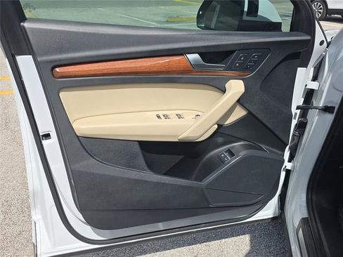 Used 2022 Audi Q5 e Premium image 13