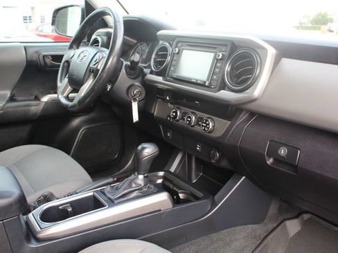 Used 2016 Toyota Tacoma SR5 w/ SR5 Appearance Package (SN) RWD image 32