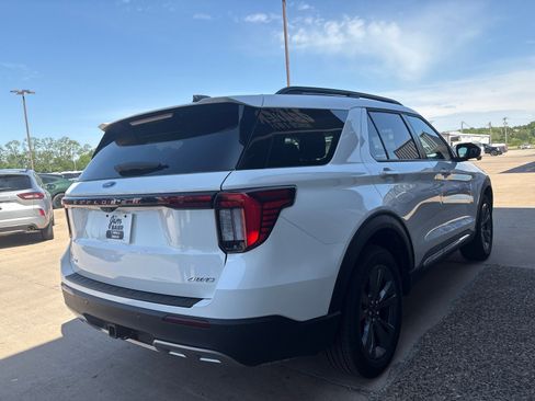 Used 2025 Ford Explorer Active w/ Active Comfort Package AWD/4WD image 9