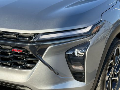 Used 2024 Chevrolet Trax RS w/ Driver Confidence Package image 11