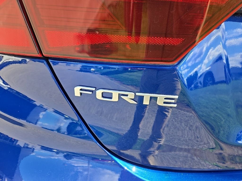 Certified 2023 Kia Forte LXS FWD image 4