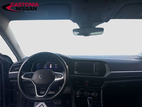 Used 2024 Volkswagen Jetta SE image 29