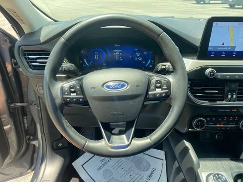 Used 2021 Ford Escape Titanium FWD image 18