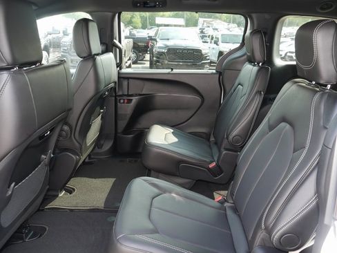 New 2026 Chrysler Pacifica Select image 25