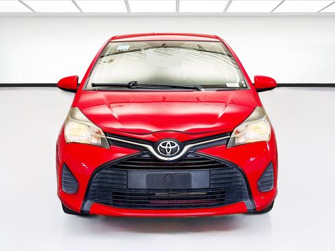 Used 2015 Toyota Yaris L image 2
