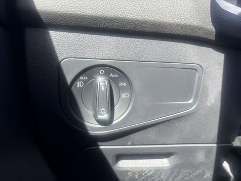 Used 2021 Volkswagen Tiguan SE R-Line image 18