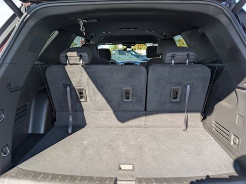 Used 2023 Chevrolet Traverse LT image 20
