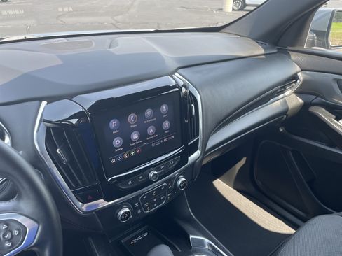 Used 2023 Chevrolet Traverse LT w/ Rear Camera Mirror Package AWD/4WD image 15
