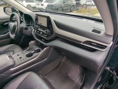 Used 2023 Toyota Highlander XLE image 42