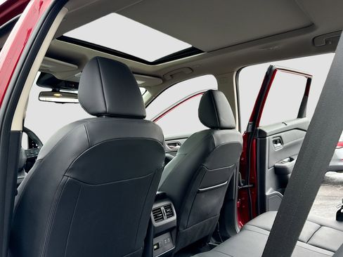 Certified 2025 Nissan Rogue SL w/ Tech Package image 6