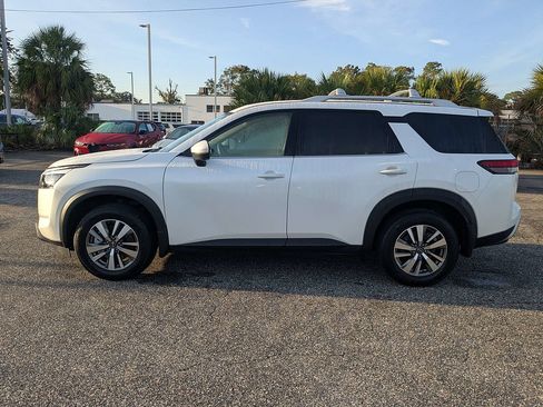 Used 2025 Nissan Pathfinder SL FWD image 7