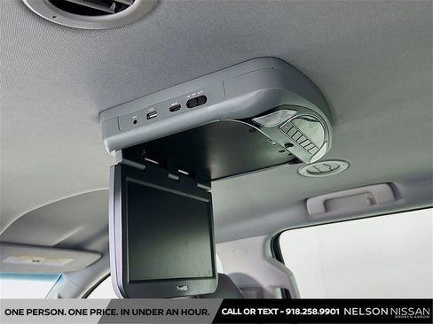 Used 2018 Chevrolet Suburban LT image 25