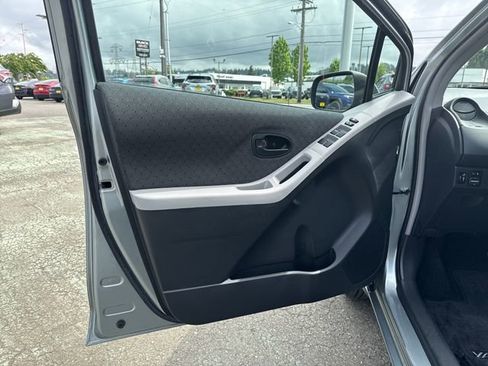 Used 2010 Toyota Yaris 4-Door Hatchback FWD image 15