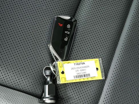 Used 2025 Volkswagen GTI SE FWD image 38