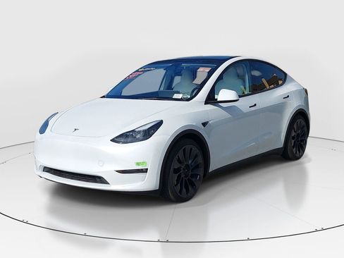 Used 2023 Tesla Model Y Performance image 3