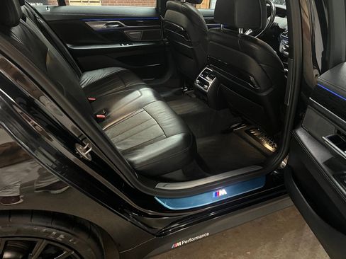 Used 2022 BMW 740i w/ M Sport Package image 57