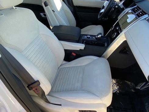 Used 2025 Land Rover Discovery S image 19