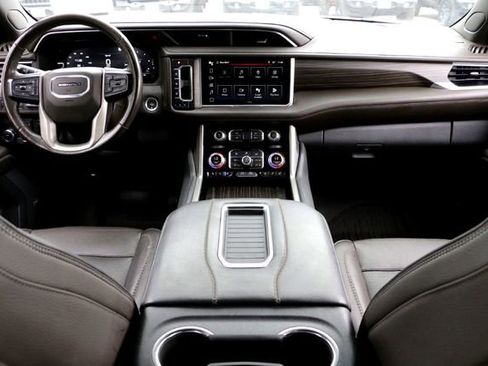 Used 2022 GMC Yukon XL Denali w/ Denali Premium Package RWD image 28