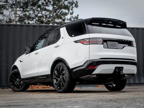 Used 2025 Land Rover Discovery Dynamic SE image 2