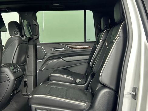 Used 2021 Cadillac Escalade ESV Premium Luxury AWD/4WD image 19