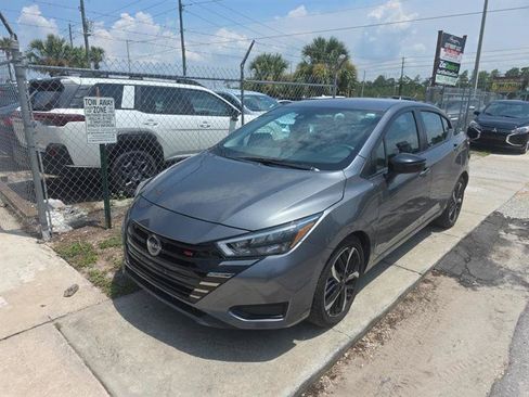 Used 2024 Nissan Versa SR FWD image 7