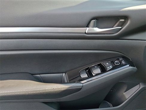 Used 2023 Nissan Altima 2.5 SV image 12